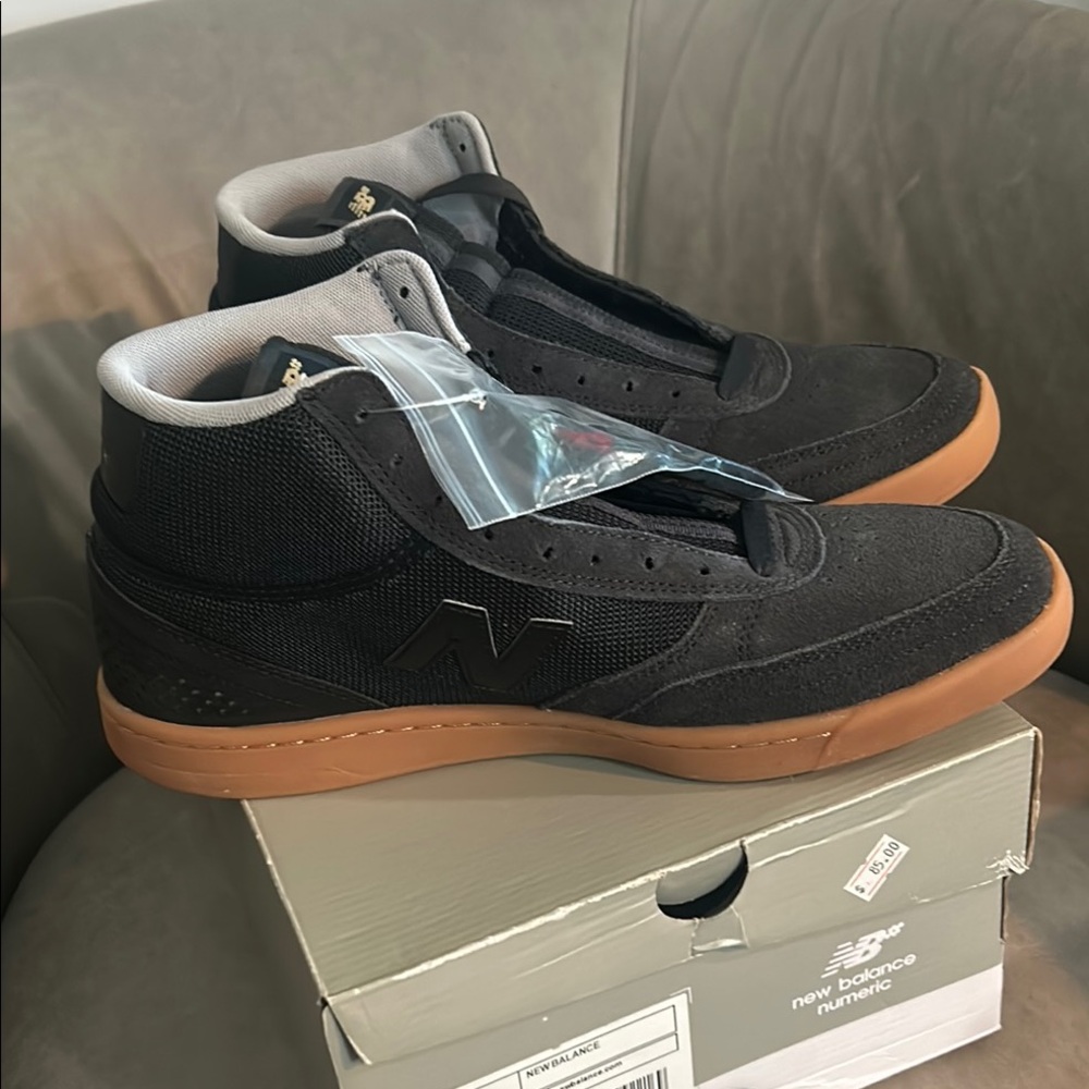 Brand new New Balance Numeric 440 Black and Tan Sneakers Mens size 11
